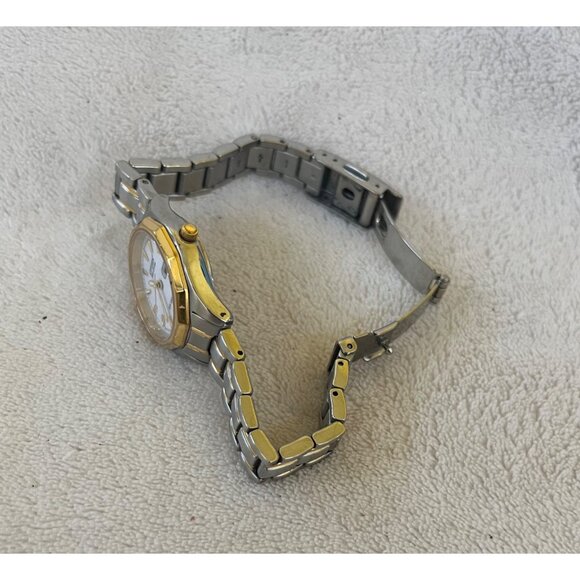 Womens Fashion Watch Stylish Timepiece Elegant Chic Casual Everyday Accessory - Picture 2 of 2